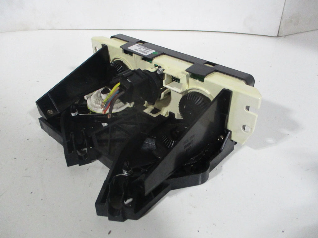 AC Pre-Owned 06-07 Heater Temperature Saturn Controle OEM (Good) LKQ Ion