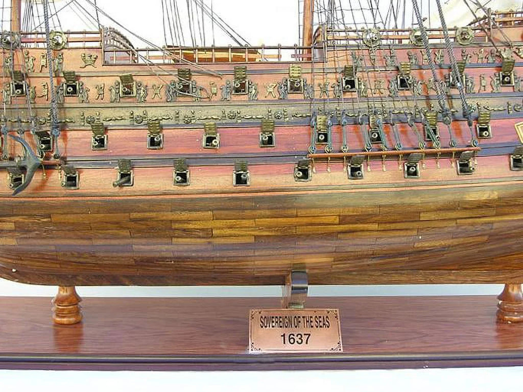 Model Edition Sovereign Limited seas of Display XL the
