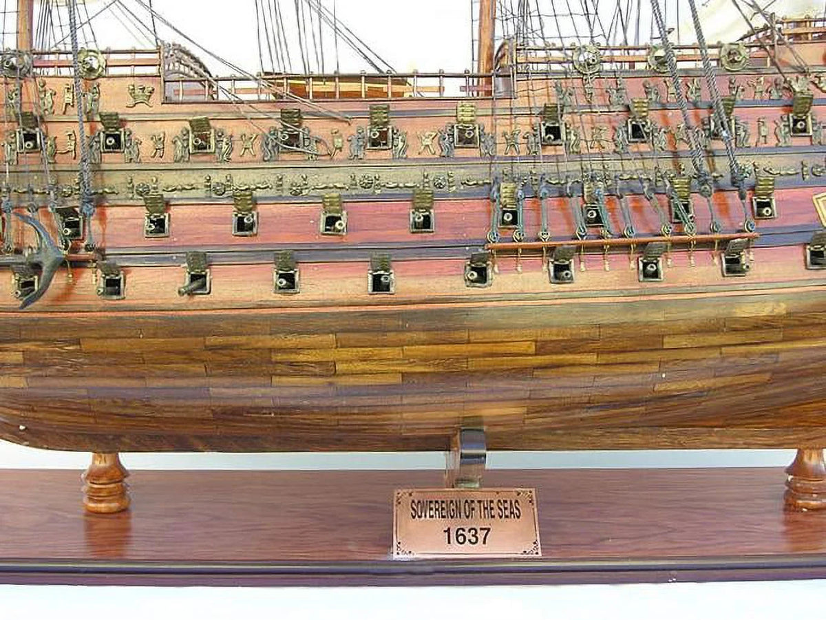 Model Edition Sovereign Limited seas of Display XL the