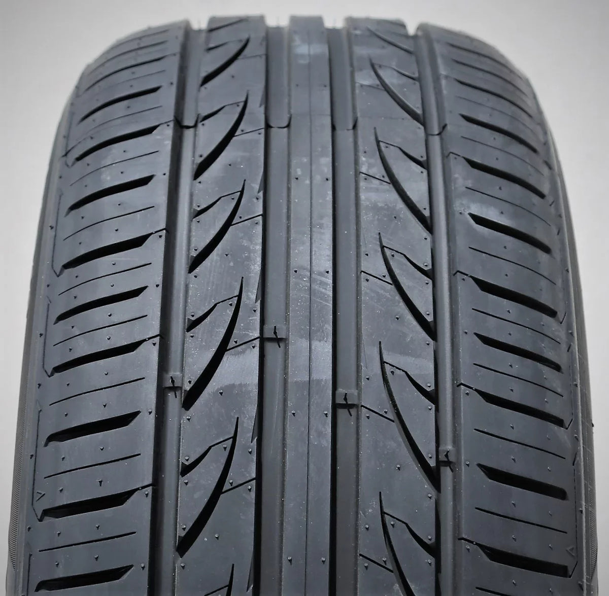 2011-15 Fits: LG27 High ZR Camry Landgolden 2012 A/S Toyota All Season Chevrolet Performance Cruze 225/45R18 95W XL XLE LTZ, Tire
