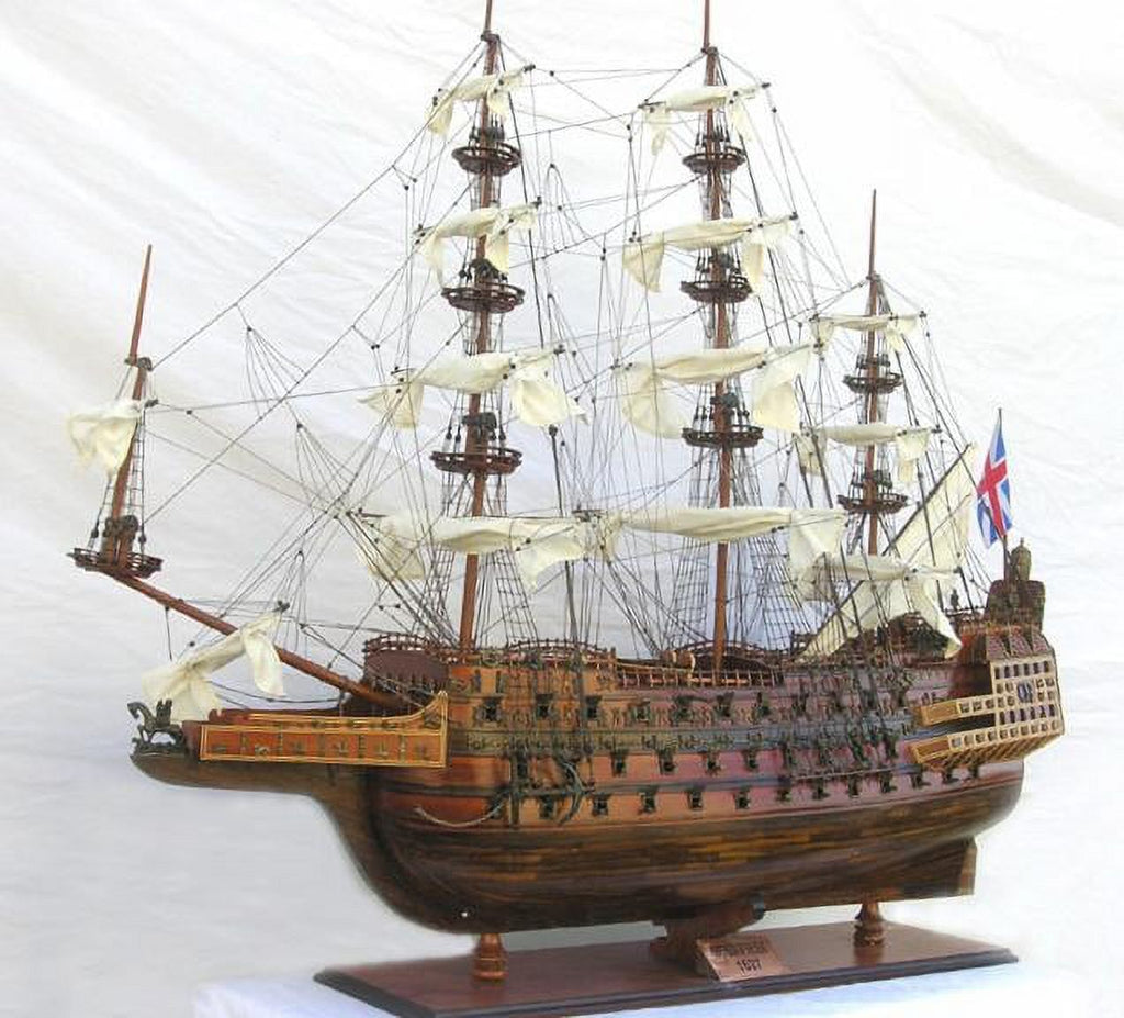 Model Edition Sovereign Limited seas of Display XL the