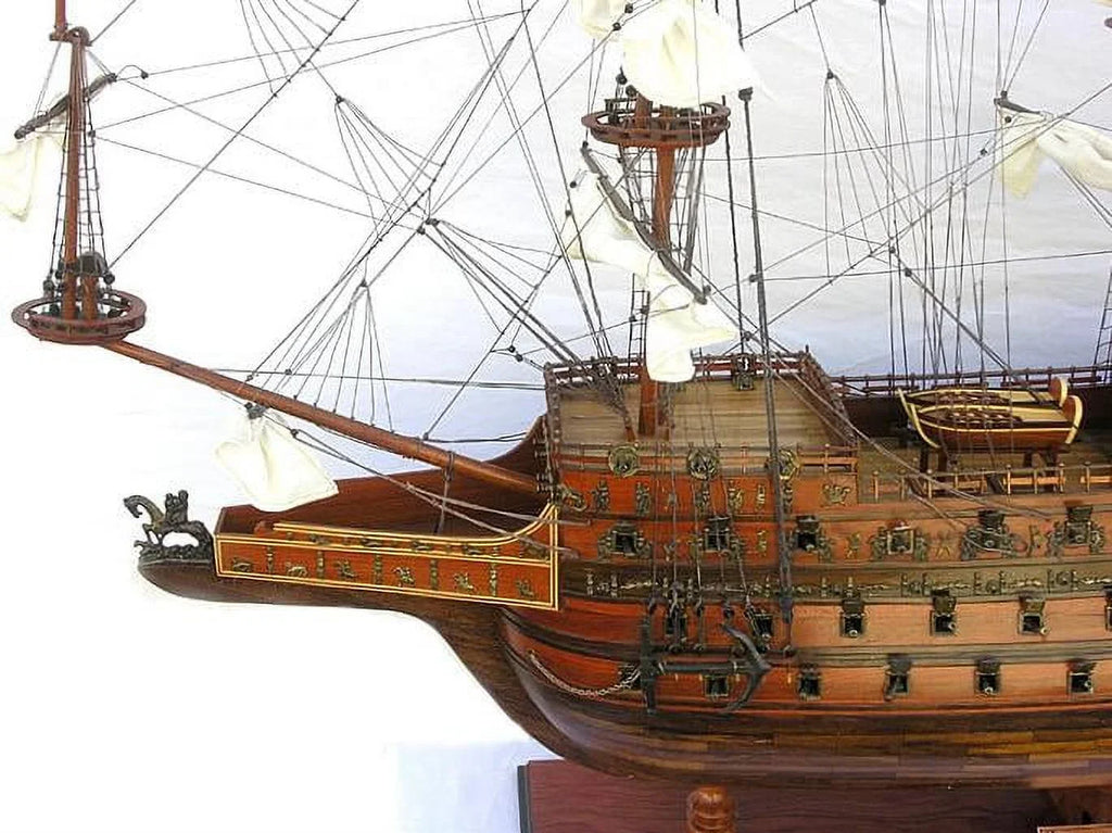 Model Edition Sovereign Limited seas of Display XL the