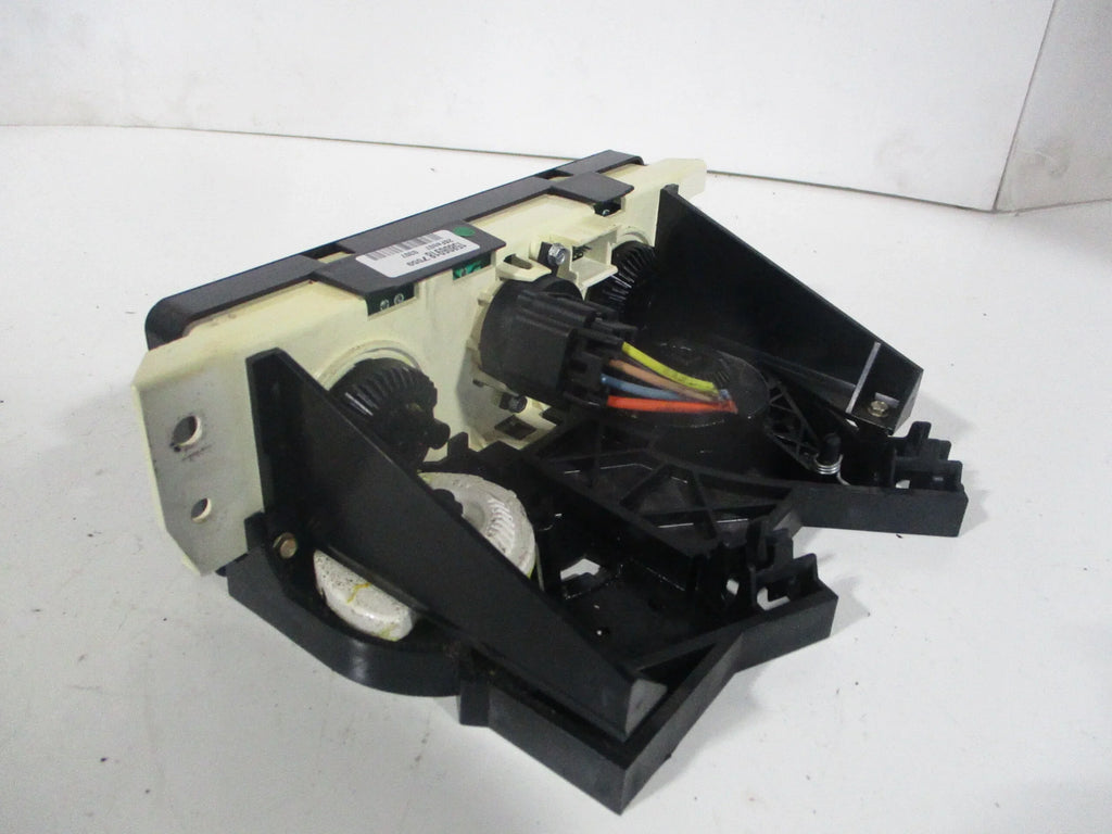 AC Pre-Owned 06-07 Heater Temperature Saturn Controle OEM (Good) LKQ Ion