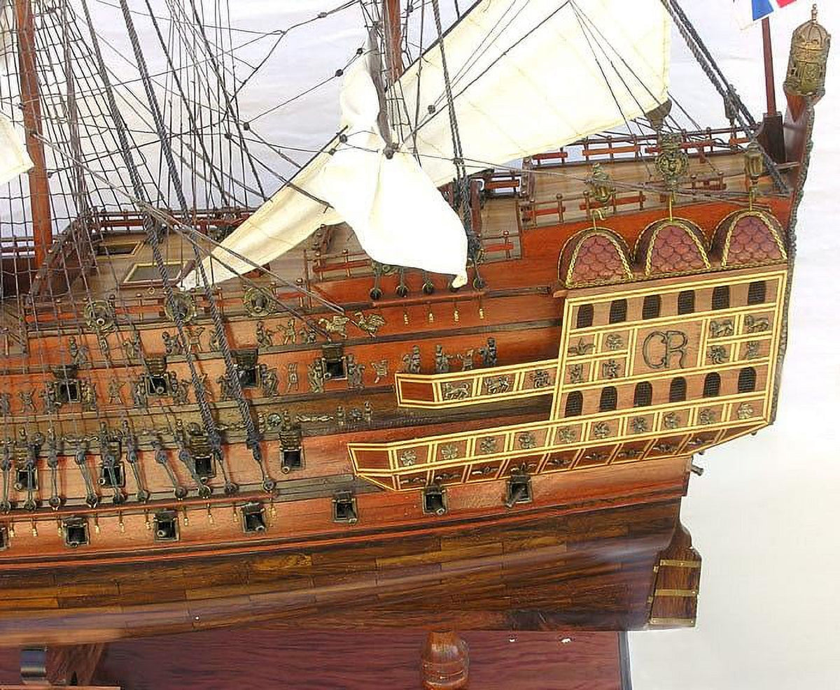 Model Edition Sovereign Limited seas of Display XL the